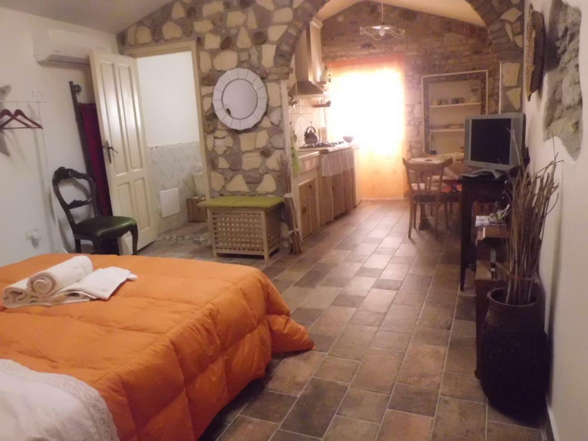Agriturismo Su'E Lentu Bosa Buitenkant foto
