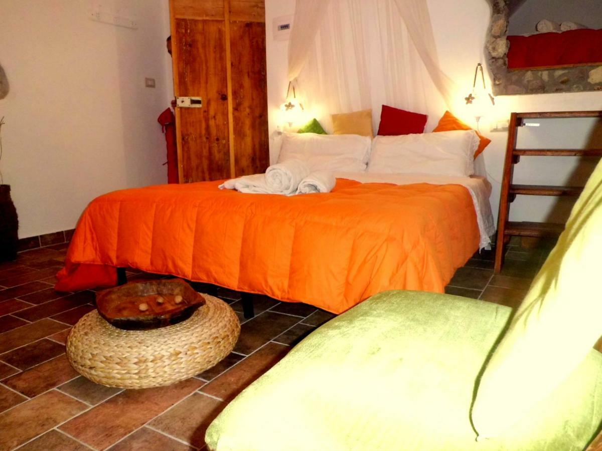 Agriturismo Su'E Lentu Bosa Buitenkant foto